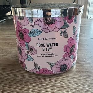 Bath & Body Works Rose Water & Ivy Scented Candle-NEW